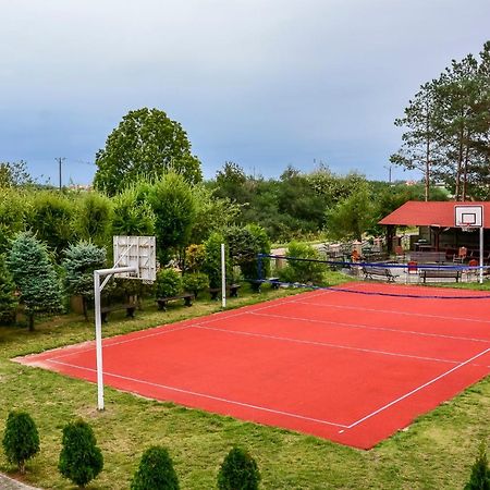 Bed and Breakfast Osrodek Wczasowo-Kolonijny Bazylak Rewal Exterior foto