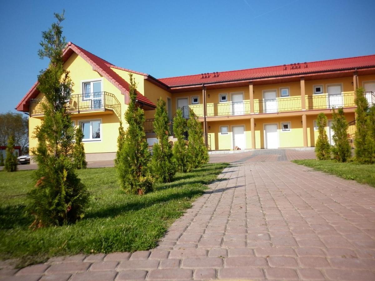 Bed and Breakfast Osrodek Wczasowo-Kolonijny Bazylak Rewal Exterior foto